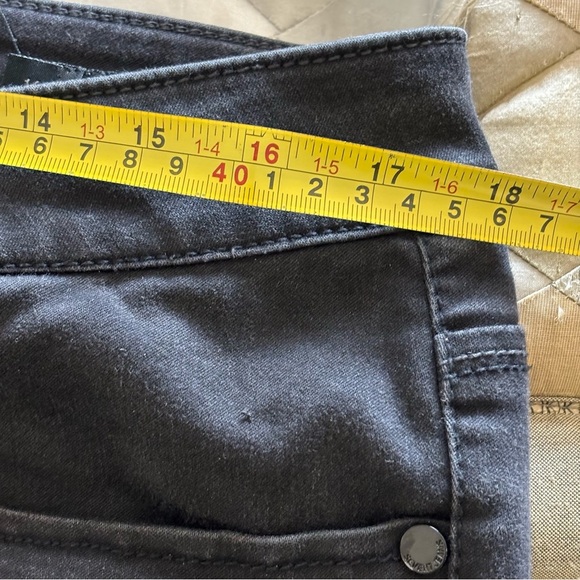 Seven7 women’s Black Jeans! Zipper front Size16 legging Jeans! - Picture 6 of 8